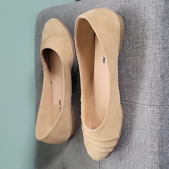 American Eagle Flats, Size 7.5 - Picture 3 of 7